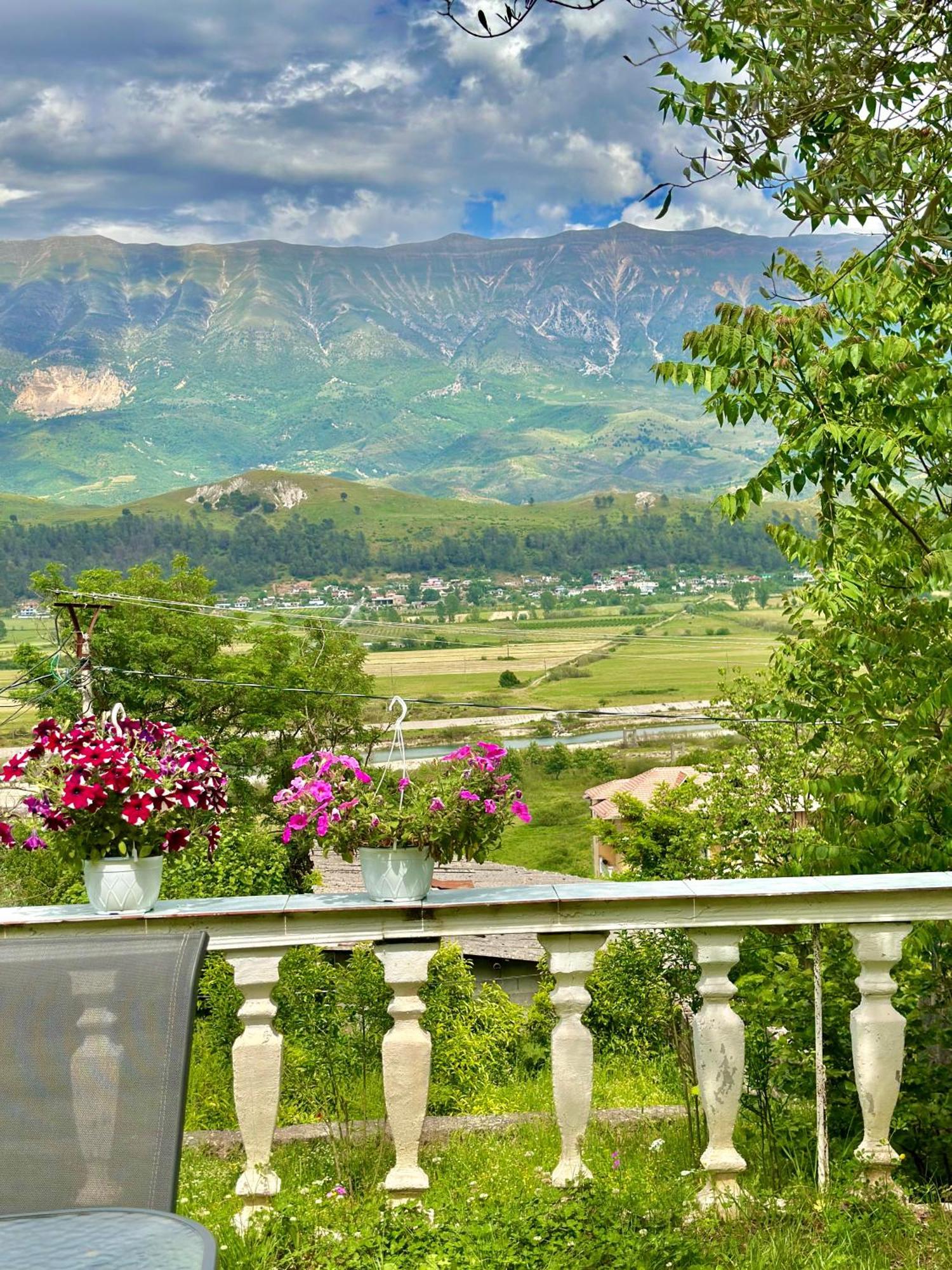 Villa Braho Gjirokaster Bagian luar foto